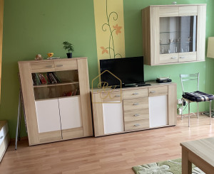 Zariadený 2-izbový byt s balkónom, klimatiz. a  pivnicou