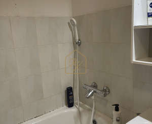 Zariadený 2-izbový byt s balkónom, klimatiz. a  pivnicou