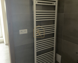 NA PREDAJ – ÚTULNÁ, ATYPICKÁ GARSÓNKA V SRDCI NITRY