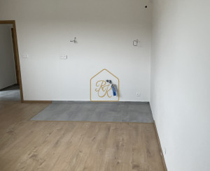 NA PREDAJ – ÚTULNÁ, ATYPICKÁ GARSÓNKA V SRDCI NITRY