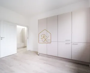 3 izbovy byt,100 m2,pivnica,súkromné parkovanie,predzáhradka