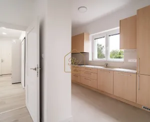 3 izbovy byt,100 m2,pivnica,súkromné parkovanie,predzáhradka