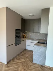 NOVOSTAVBA V SRDCI NITRY 2-IZBOVÝ BYT 55 m² + GARÁŽ