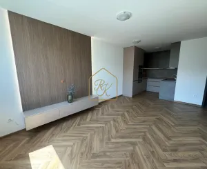 NOVOSTAVBA V SRDCI NITRY 2-IZBOVÝ BYT 55 m² + GARÁŽ