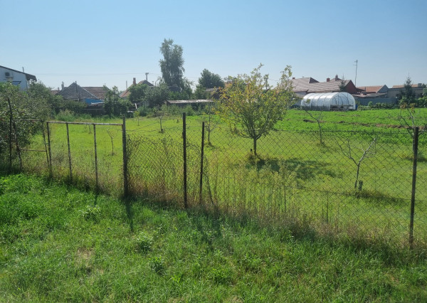 Nízka cena - stavebný pozemok - Hurbanovo - 450m2