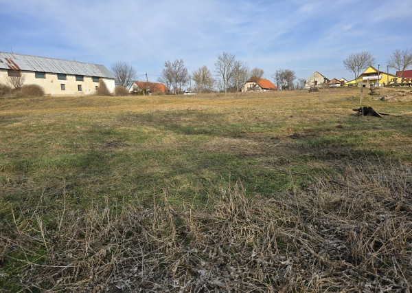 Stavebný pozemok - Pohronský Ruskov - 2233m2