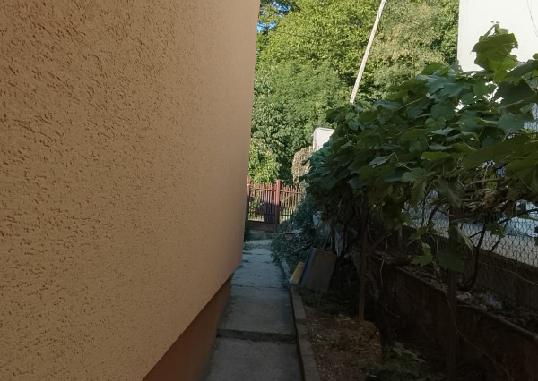 PREDAJ RODINNÝ DOM POD ZOBORSKÝM LESOM