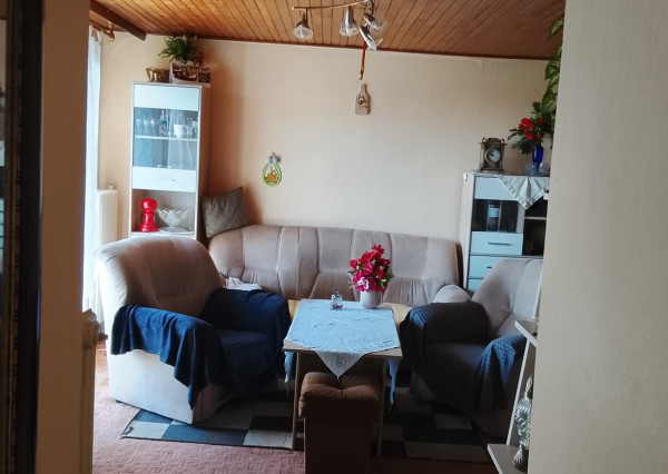 PREDAJ RODINNÝ DOM POD ZOBORSKÝM LESOM