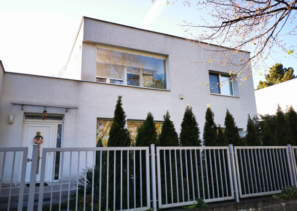 REPREZENTATÍVNA MESTSKÁ VILA V CENTRE NITRY