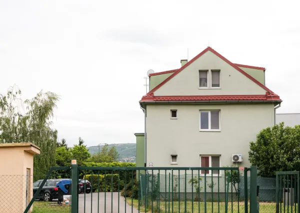 3 izbovy byt,100 m2,pivnica,súkromné parkovanie,predzáhradka