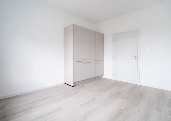 3 izbovy byt,100 m2,pivnica,súkromné parkovanie,predzáhradka