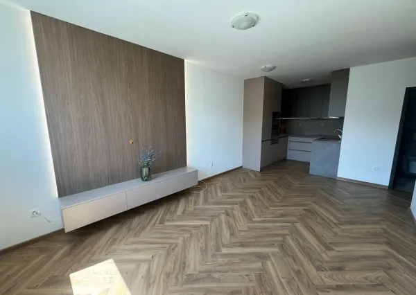 NOVOSTAVBA V SRDCI NITRY 2-IZBOVÝ BYT 55 m² + GARÁŽ