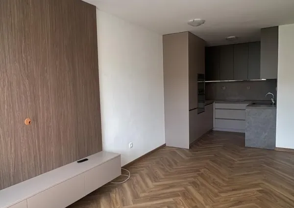 NOVOSTAVBA V SRDCI NITRY 2-IZBOVÝ BYT 55 m² + GARÁŽ