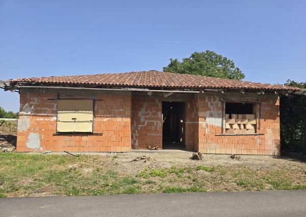 Hrubá stavba 5izbového rodinného domu + pozemok 606m2