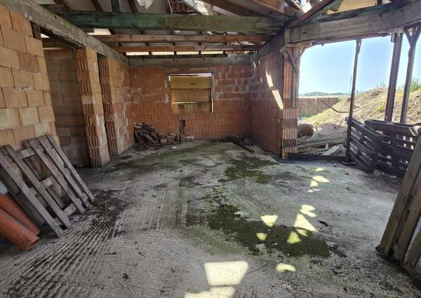 Hrubá stavba 5izbového rodinného domu + pozemok 606m2