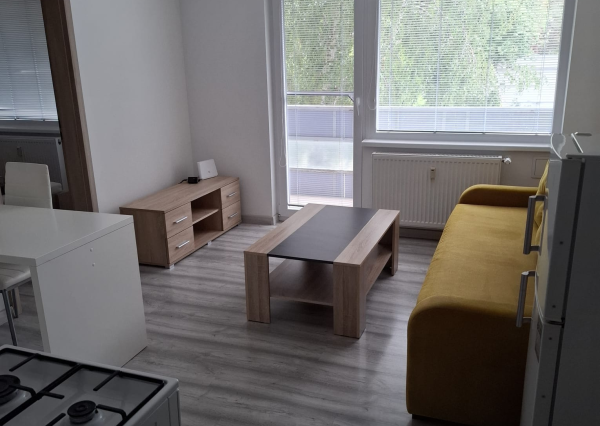 NA PRENÁJOM – 1-IZBOVÝ BYT S DVOMI BALKÓNMI  NITRA  CHRENOVÁ