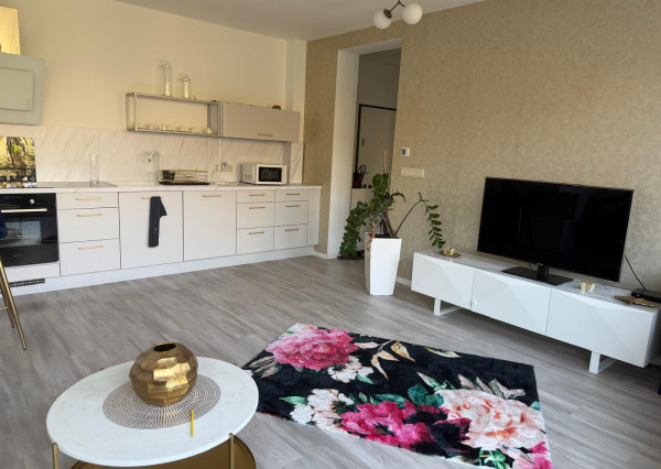 ZNÍŽENÁ CENA ZARIADENÉHO 2-I BYTU BALKÓN  VLASTNÉ PARKOVANIE