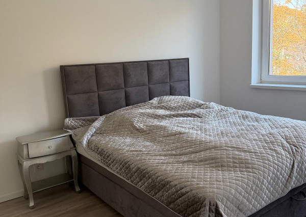 ZNÍŽENÁ CENA ZARIADENÉHO 2-I BYTU BALKÓN  VLASTNÉ PARKOVANIE