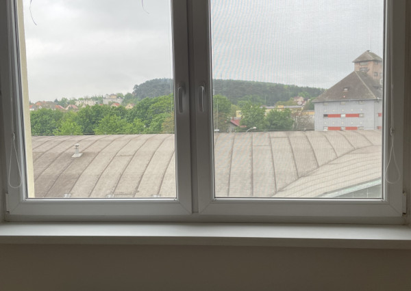 ZNÍŽENÁ CENA - garsónka v centre Nitry s balkónom a pivnicou