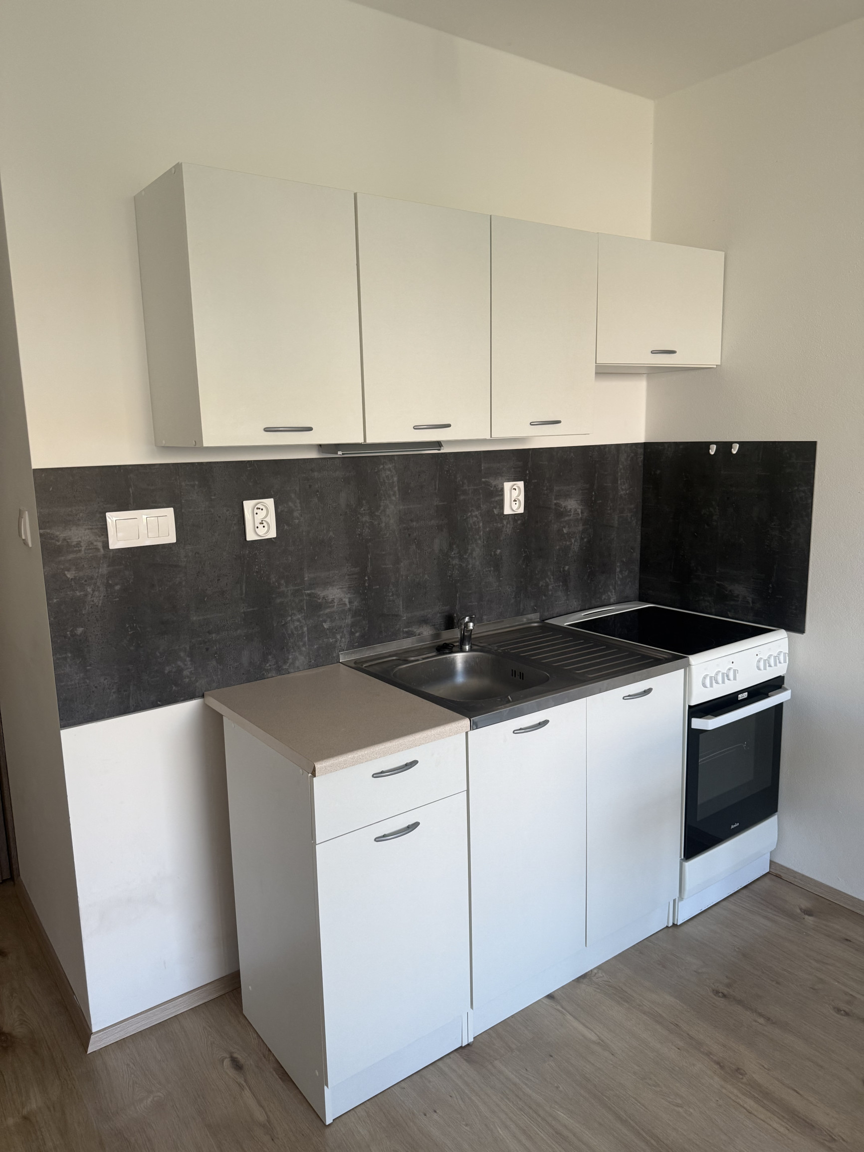 ZNÍŽENÁ CENA 1-i bytu  v centre Nitry s balkónom a pivnicou