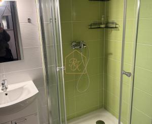 Na prenájom 1-i byt s balkónom a pivnicou v CENTRE Nitry