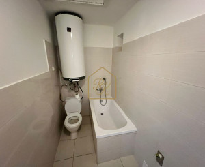 Predaj zrekonštr. 2,5 i bytu v rodinnom dome s parkovaním