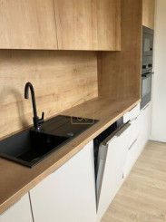 Na  predaj zrekonštr. 3-i byt v centre mesta Nitra,Párovská