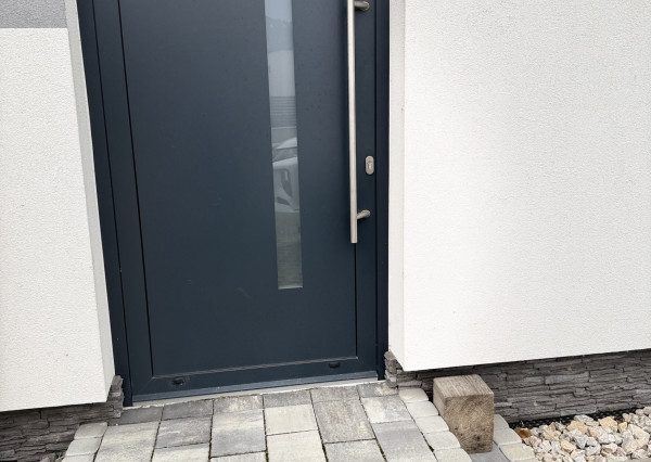 Prenájom bytu, 84 m2 so samostatným vchodom a parkovaním