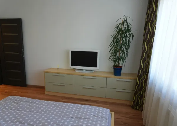 3-IZBOVÝ BYT S TERASOU A GARÁŽOVÝM STÁTÍM V KOMPLEXE AGRIA