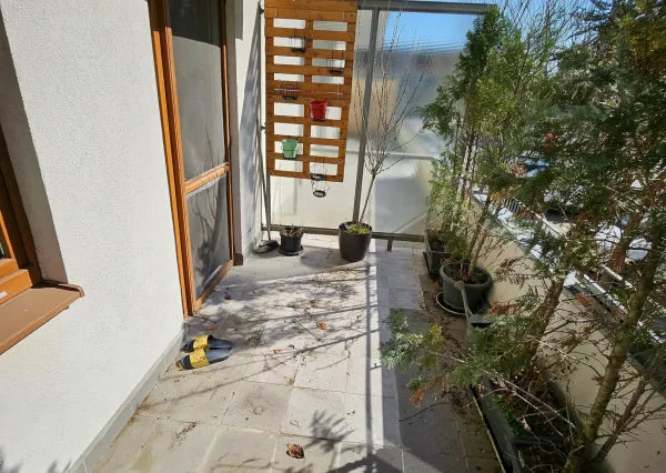 3-IZBOVÝ BYT S TERASOU A GARÁŽOVÝM STÁTÍM V KOMPLEXE AGRIA