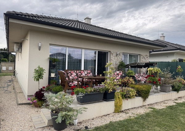 ZNÍŽENÁ CENA - DOM, KDE SA BÝVANIE MENÍ NA POCIT DOMOVA