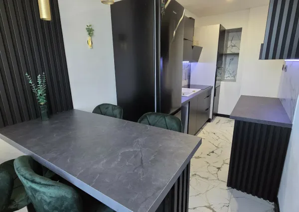 NOVÁ CENA  ZREKONŠTRUOVANÝ 3-I BYT - KLÍMA, LOGGIA A PIVNICA
