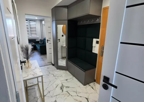 NOVÁ CENA - ZREKONŠTRUOVANÝ 3I BYT - KLÍMA, LOGGIA A PIVNICA