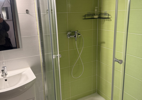 Na prenájom 1-i byt s balkónom a pivnicou v CENTRE Nitry