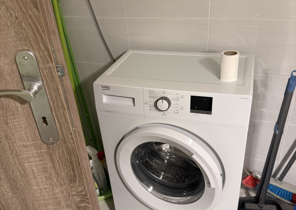 Na prenájom 1-i byt s balkónom a pivnicou v CENTRE Nitry