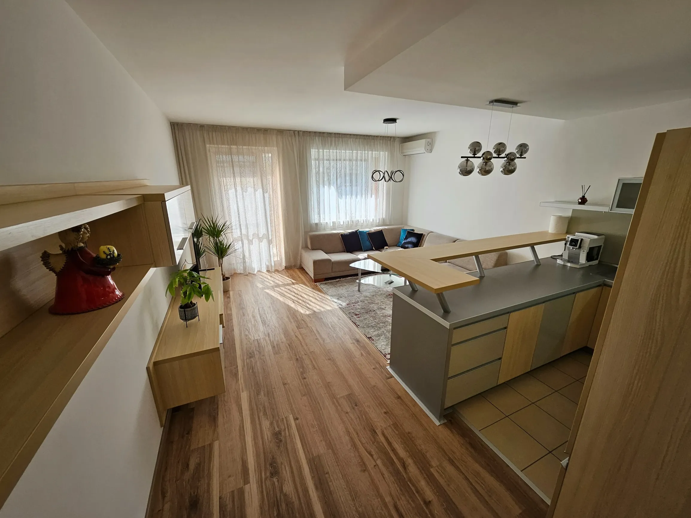 3-IZBOVÝ BYT S TERASOU A GARÁŽOVÝM STÁTÍM V KOMPLEXE AGRIA