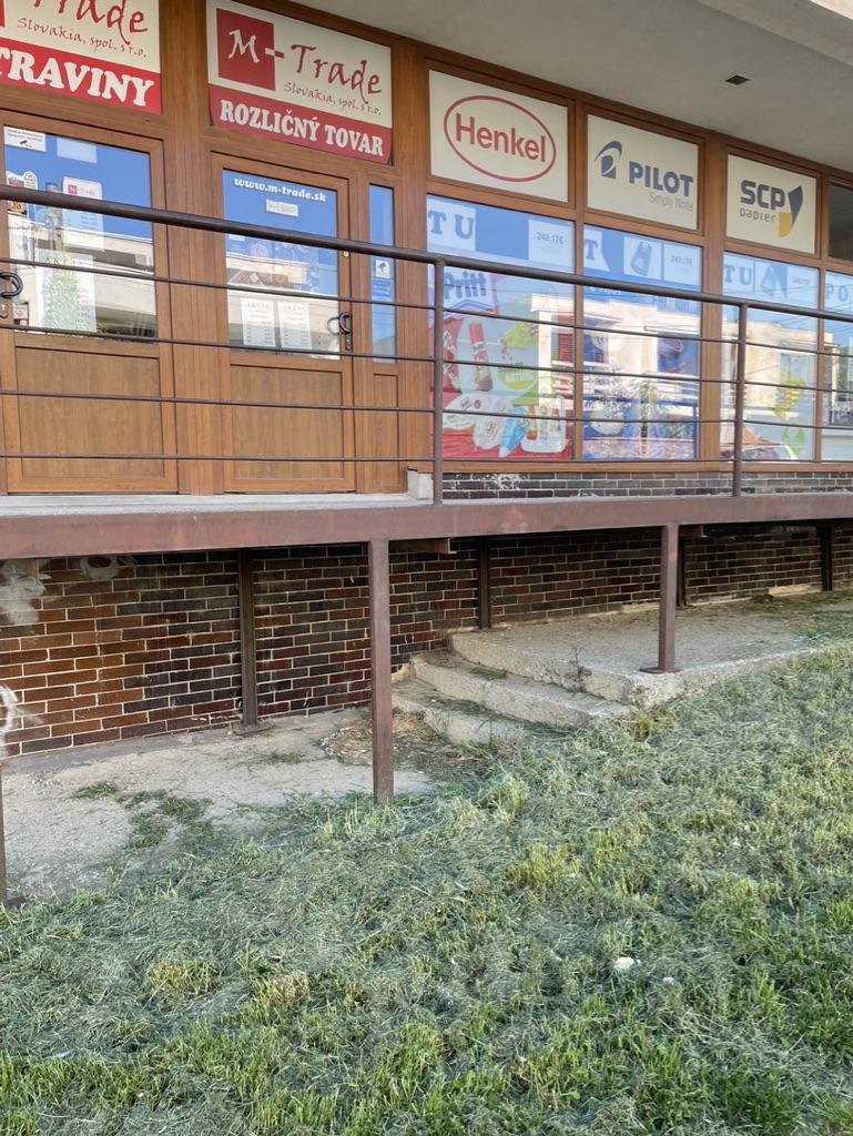 Ponúkame na predaj "Polyfunkčný objekt na Zobore"