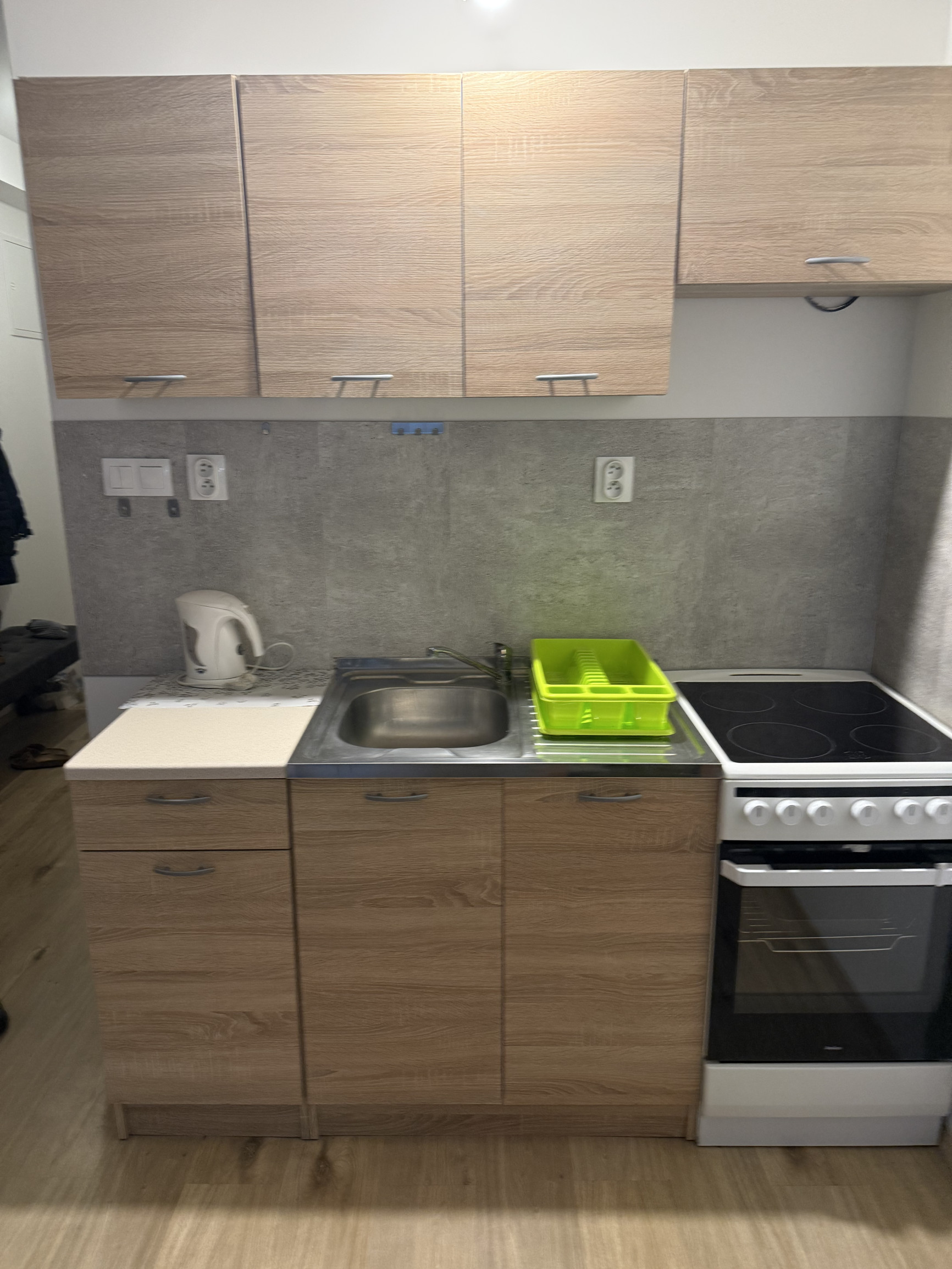 NA PRENÁJOM – VEĽKÁ GARSÓNKA S BALKÓNOM V CENTRE Nitry